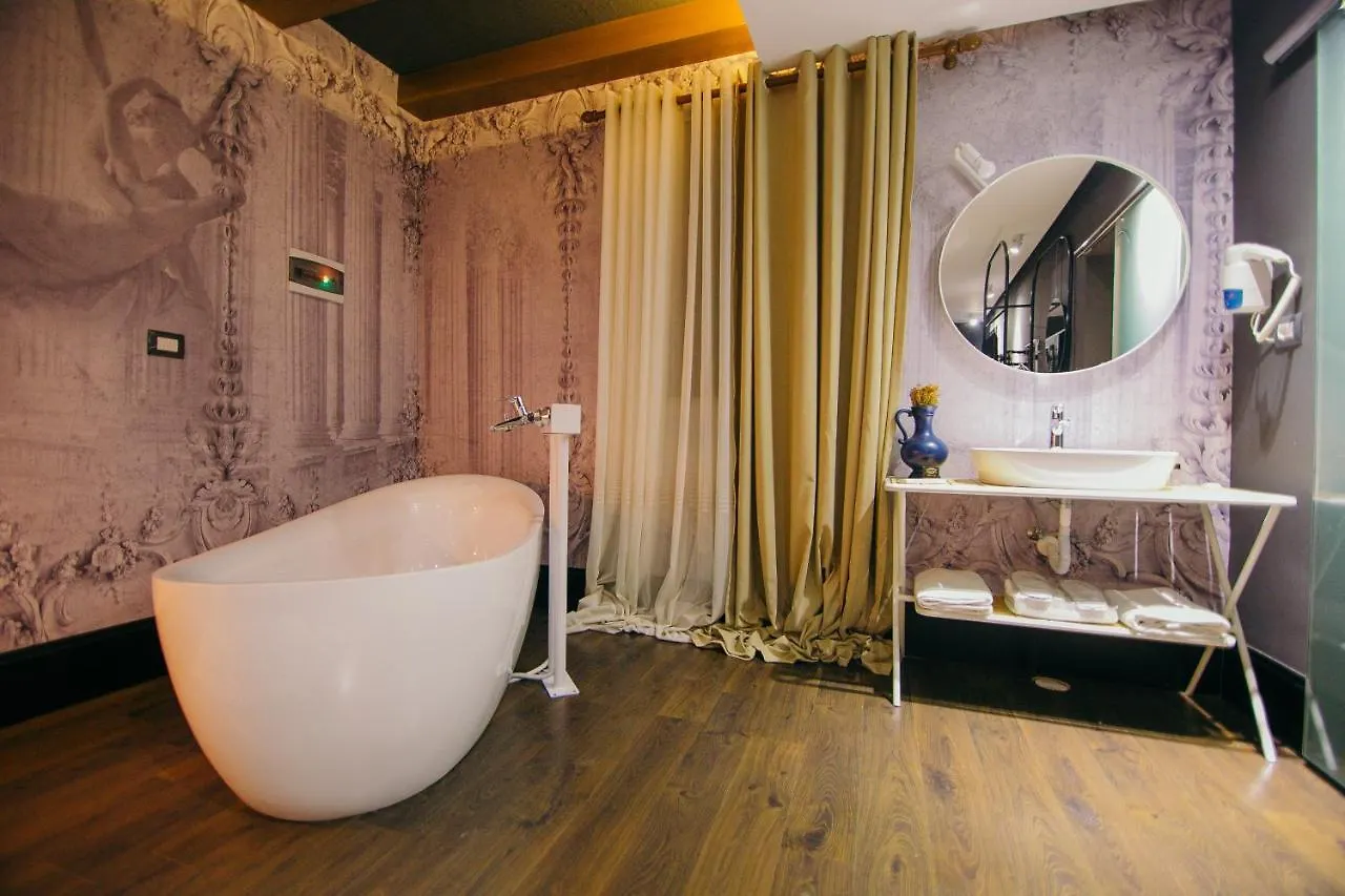 Cathedral Boutique Hotel Korce